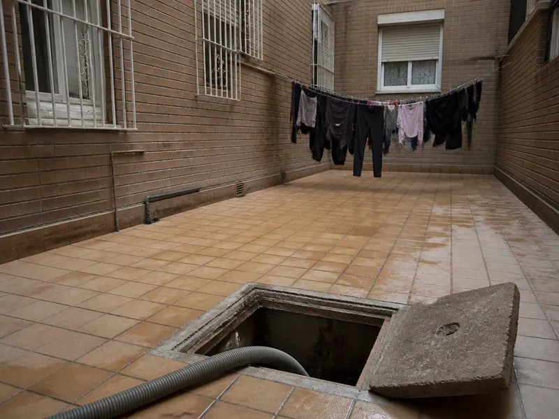 Limpieza de arqueta de patio en Benicalap en Avenida del General Avilés, Benicalap